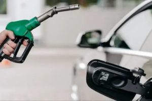 سوخت‌گیری با کارت بانکی از تیرماه آغاز می‌شود | جزئیات اجرای طرح جدید بنزین