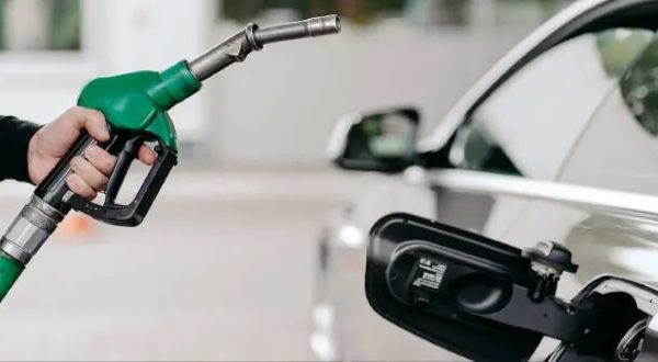 سوخت‌گیری با کارت بانکی از تیرماه آغاز می‌شود | جزئیات اجرای طرح جدید بنزین